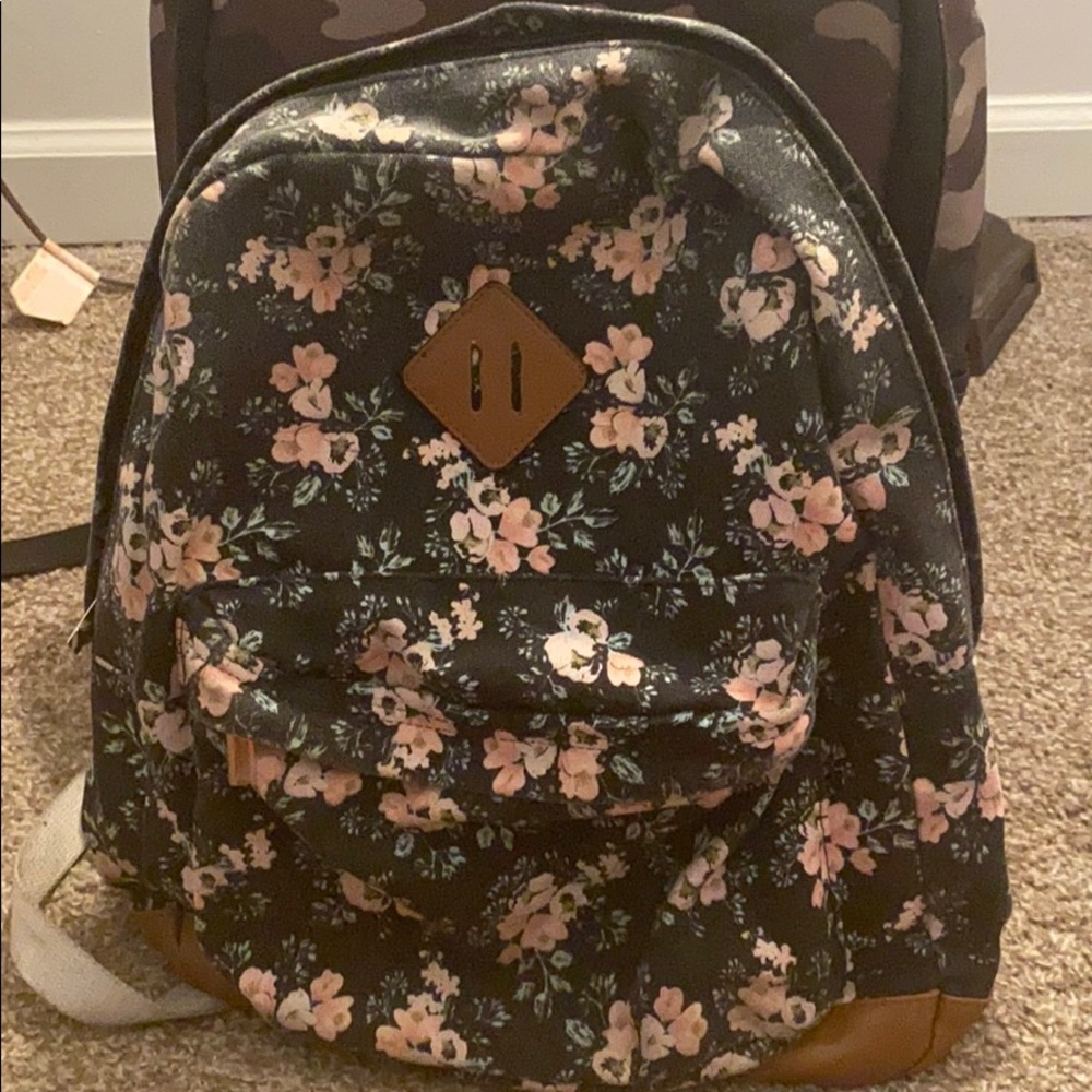 A floral bookbag 😍